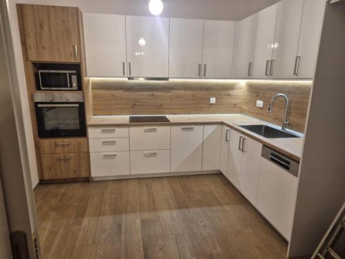 81355a6c-630d-4fbb-bae4-4d088fe9475b